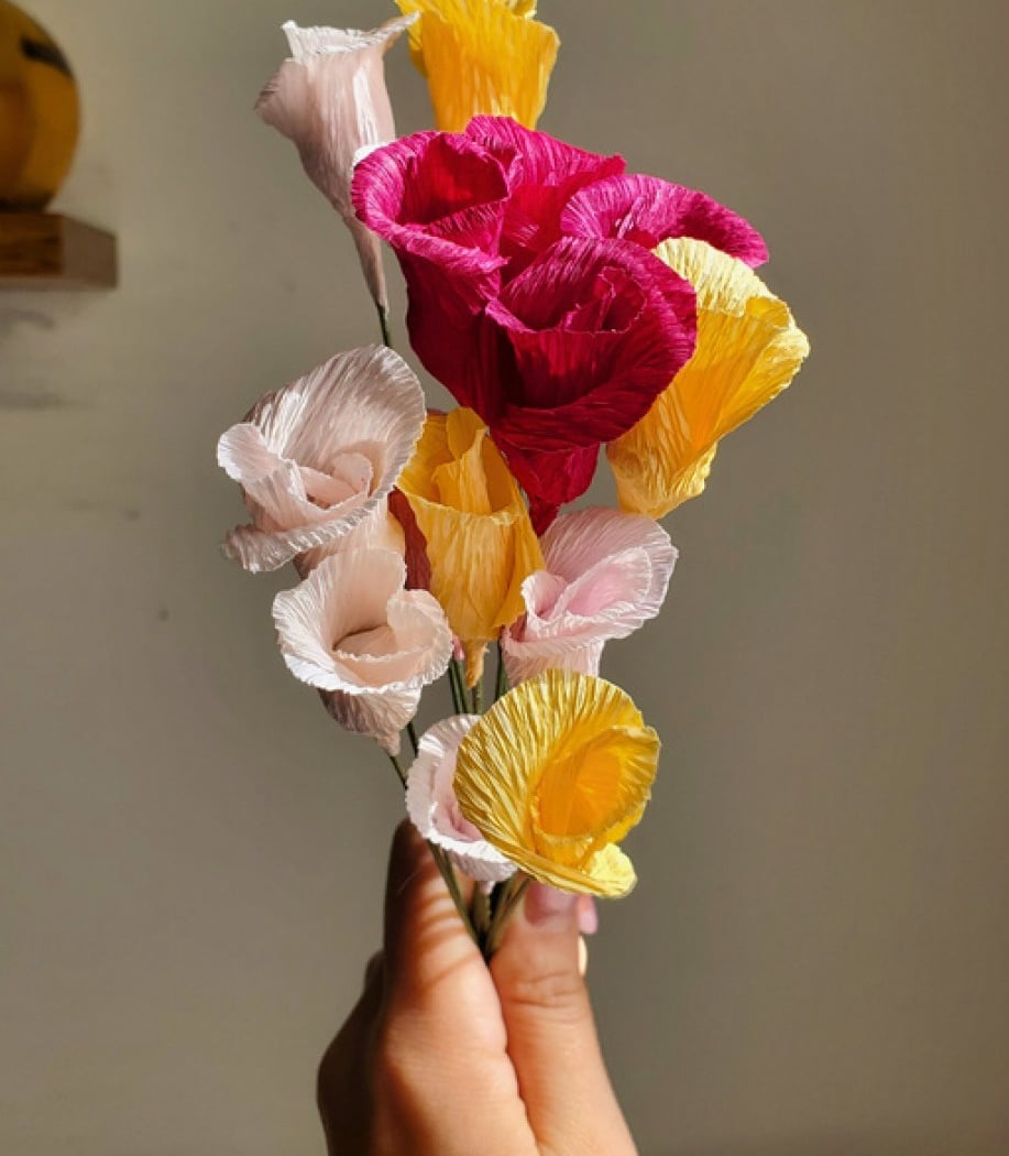 Summer Nights: Sculpting Paper Flowers with Lindsey Milazzo 1
