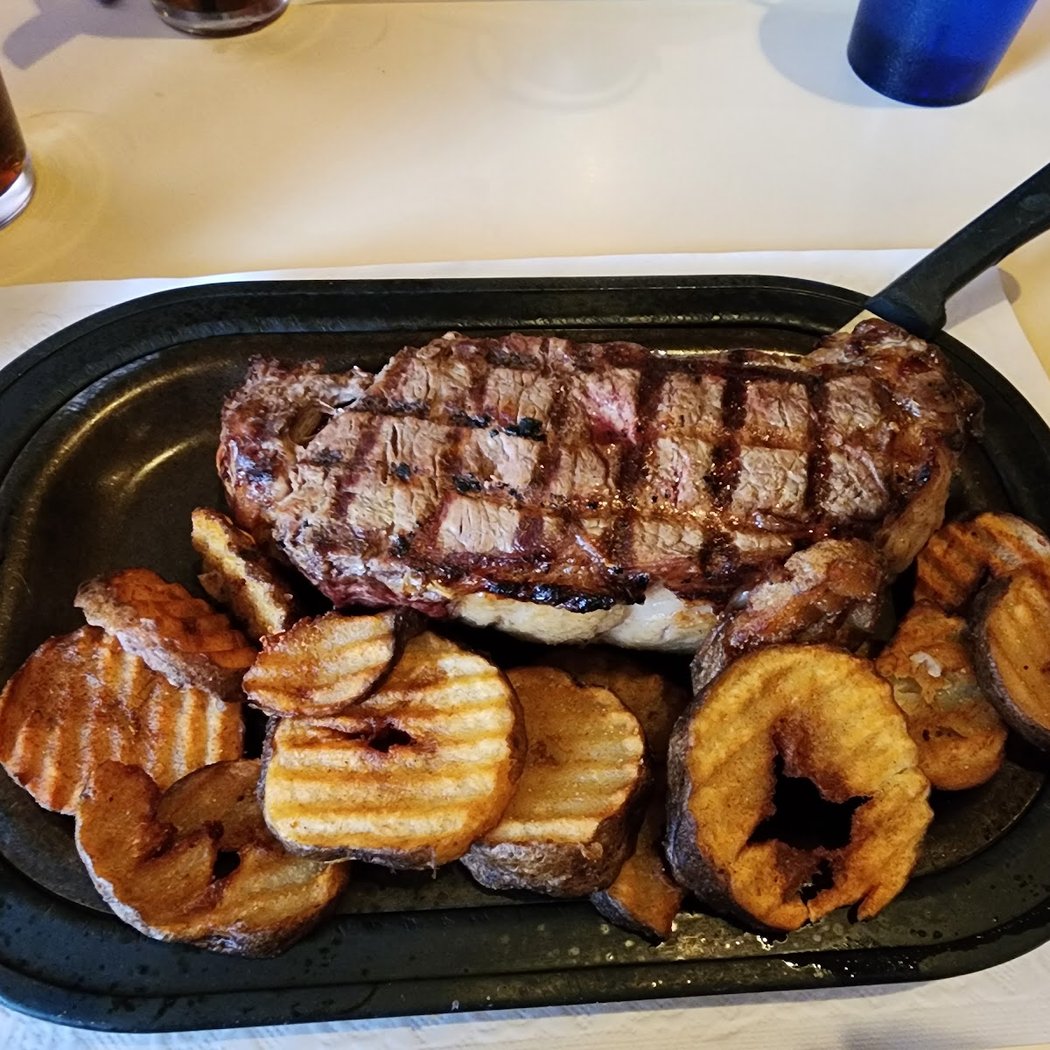 Bar-S Lounge & Supper Club 3