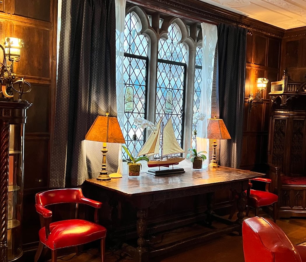 Behind-the-Scenes Tour 3