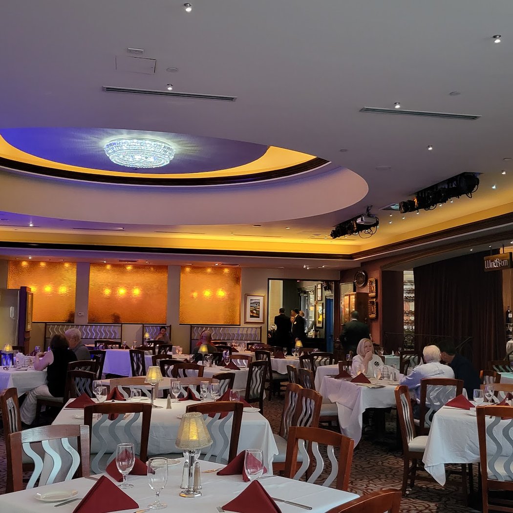 Lorenzo’s Restaurant, Bar & Cabaret 3