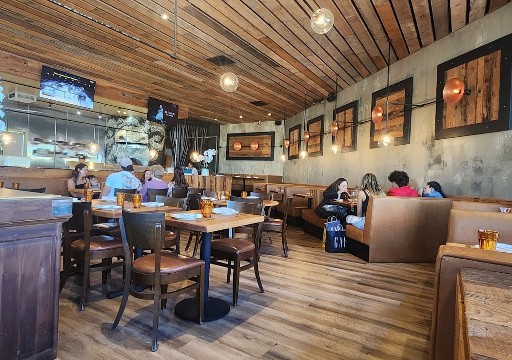 Boca Pizzeria's Weekly Happy Hour 4