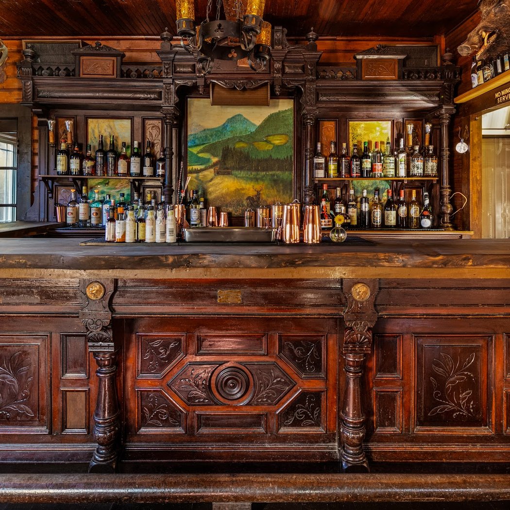 Ralph's Bar & Bowling 3