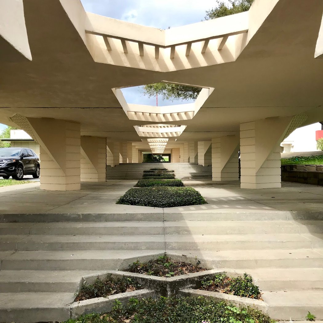 Basic Campus Tour: Frank Lloyd Wright Architecture at Florida Southern College 2