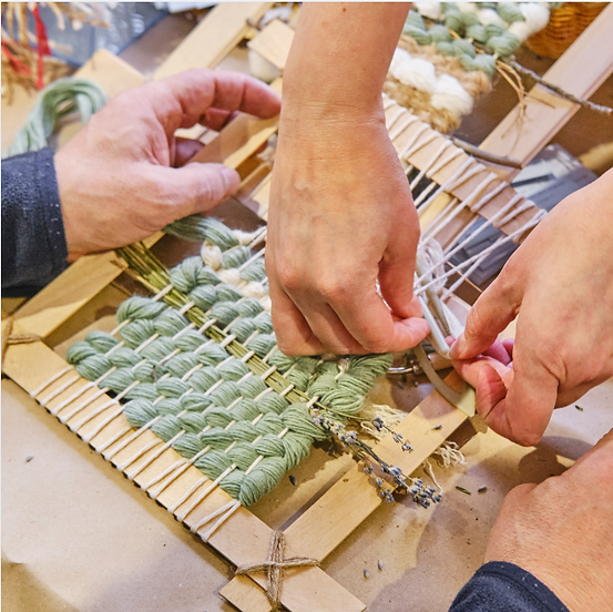 Atelier artistique : tissage sur cadre 1