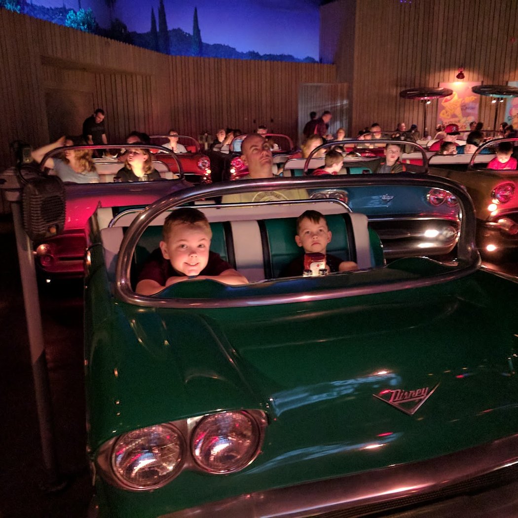 Sci-Fi Dine-In Theater Restaurant 4