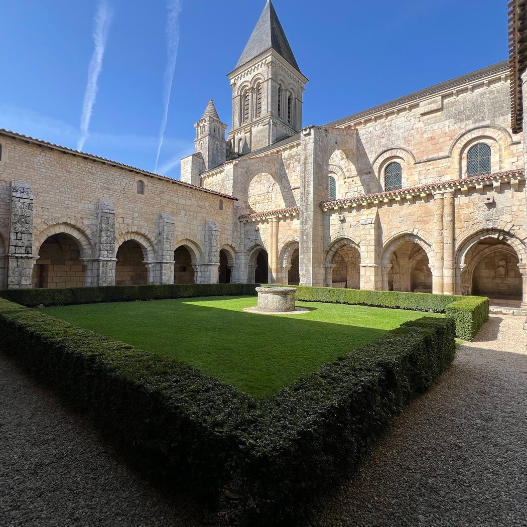 Abbey Nieul-sur-l'Autise 1