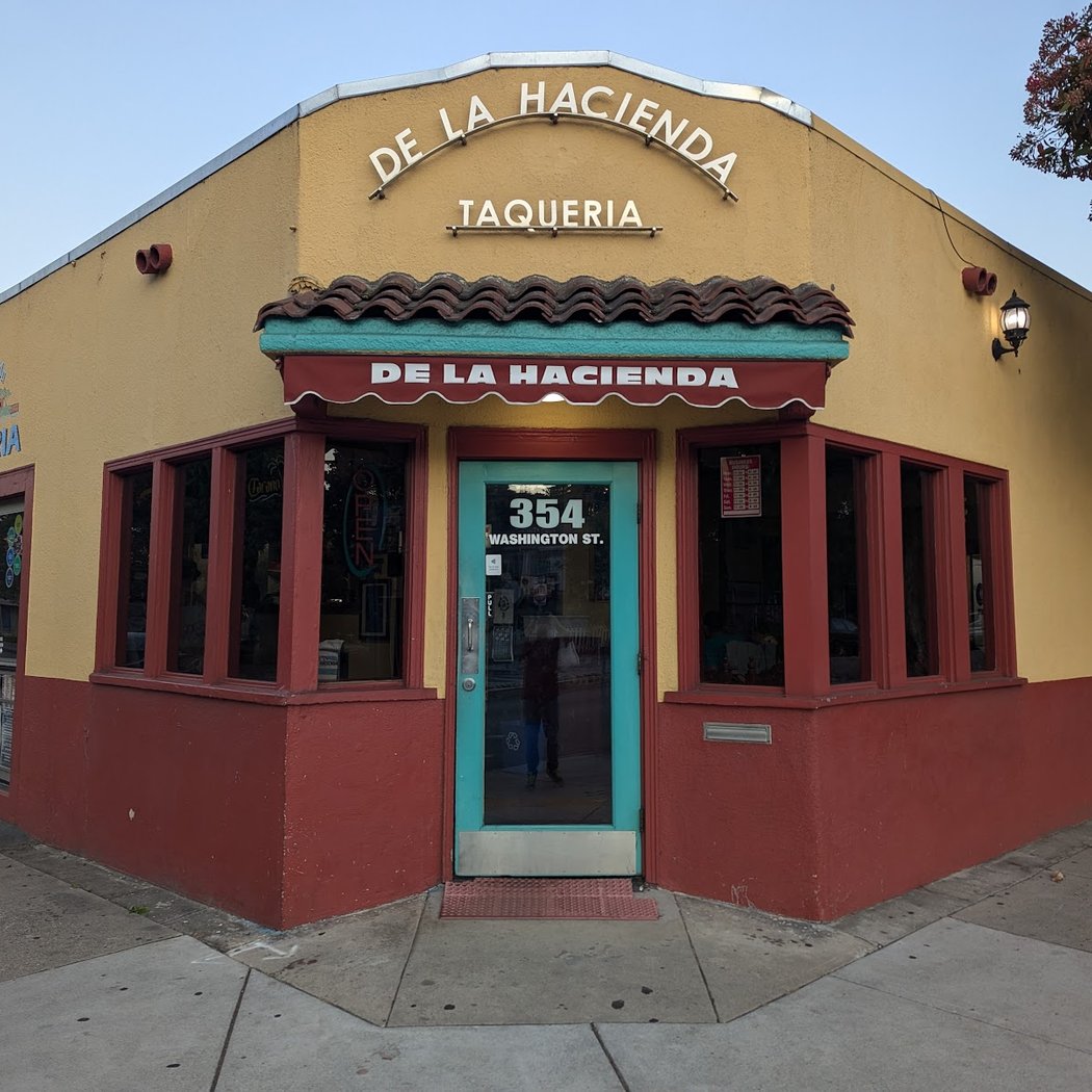 De La Hacienda Taqueria 3