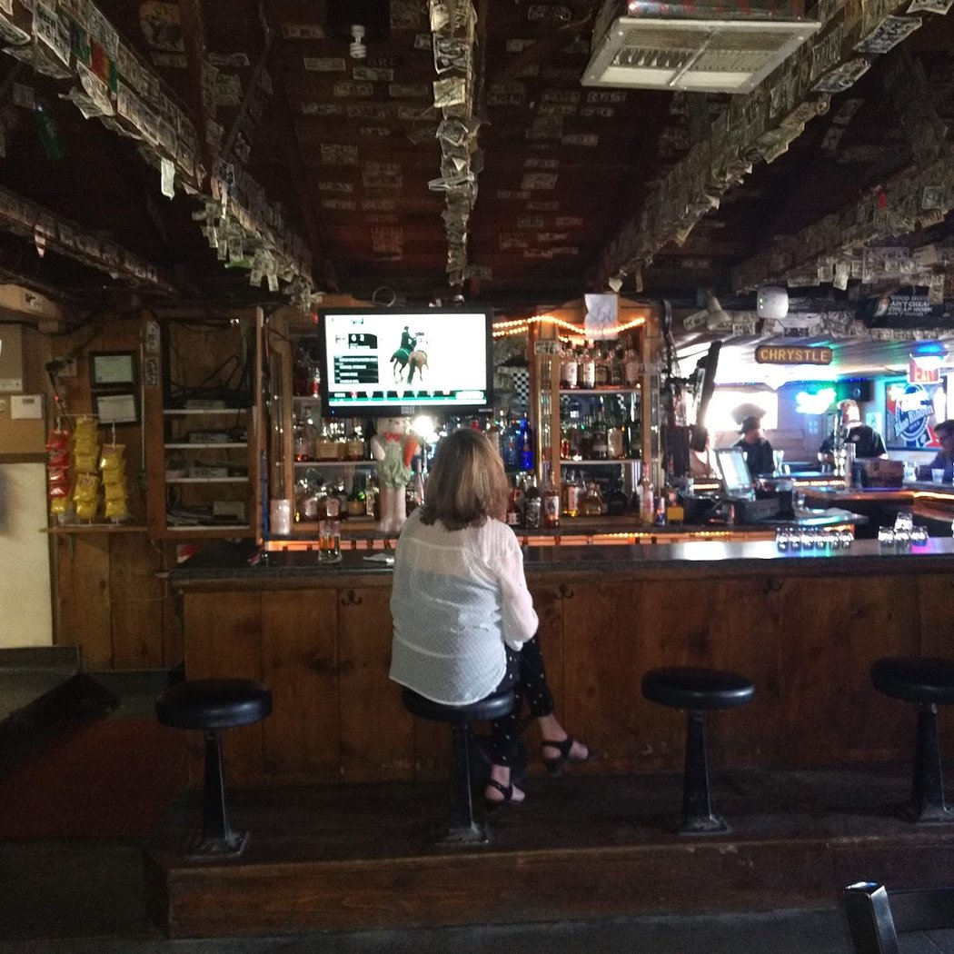 Sportsman Bar 1