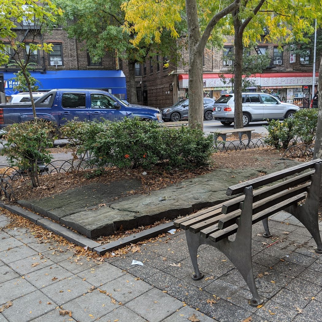 Woodside Memorial Plaza 2