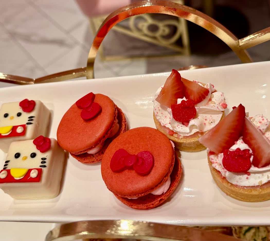 Hello Kitty Café 1