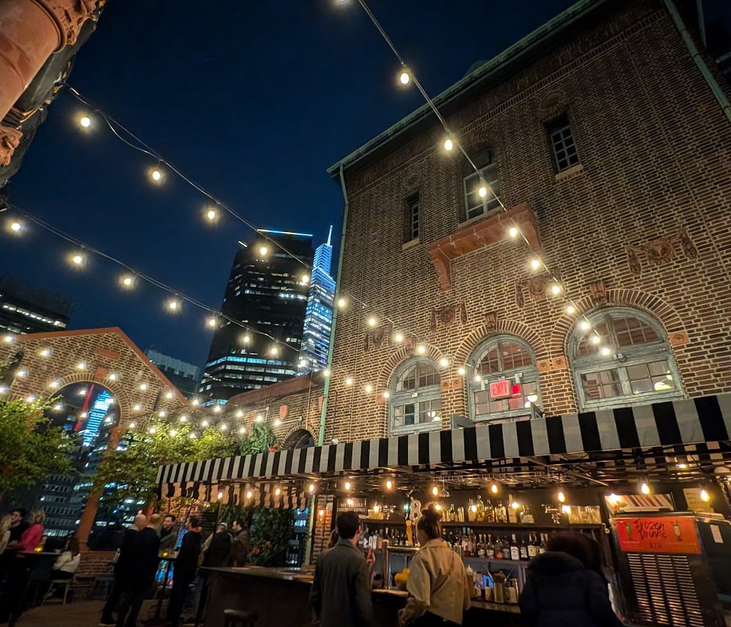 Artie's Backroom & Rooftop 1