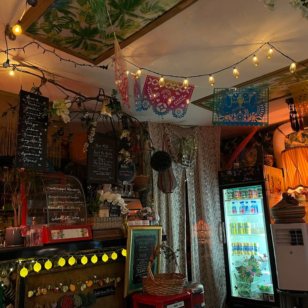 Secret Garden Oasis Juice Bar & Tea House 2