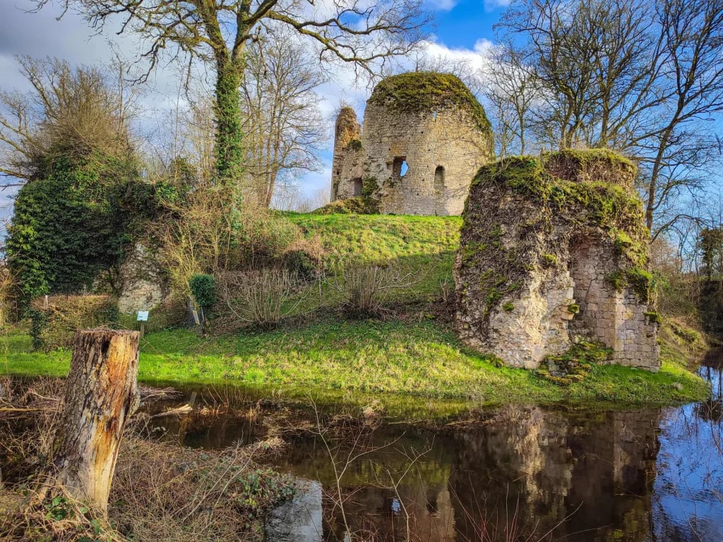 Ruines du Château de St-Verain 1
