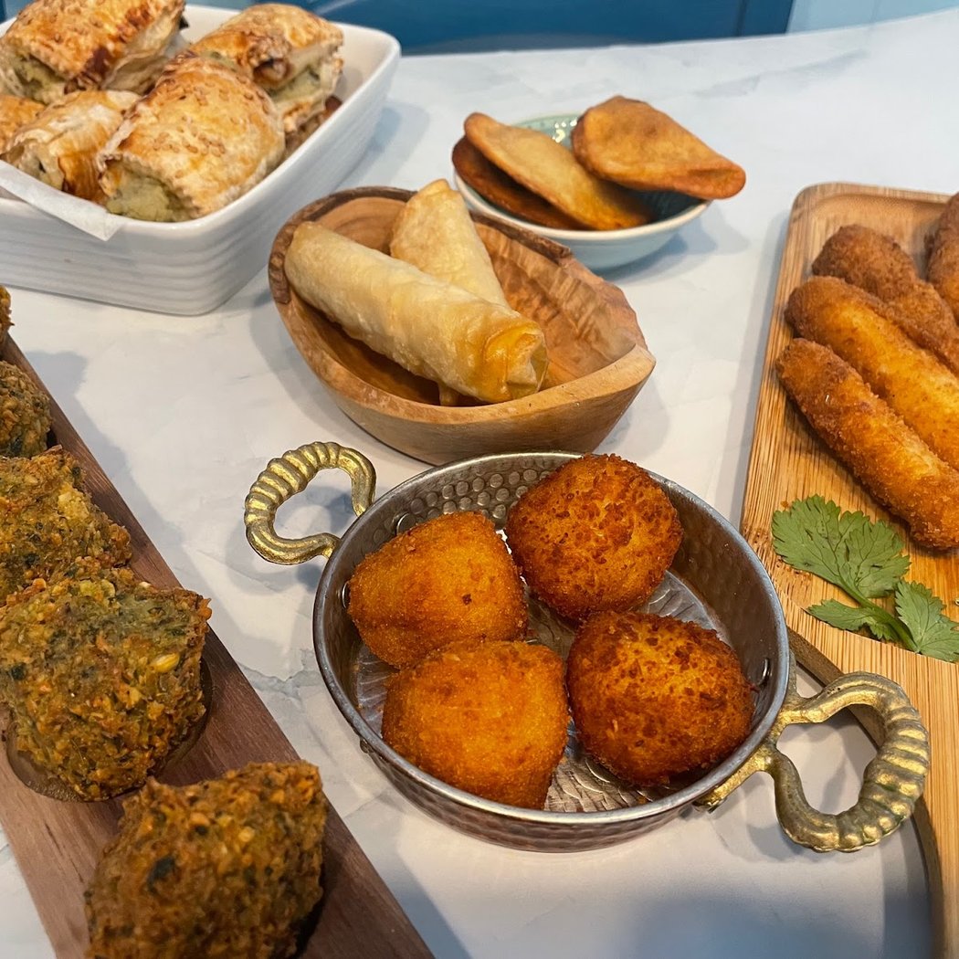 C’est Bon - Restaurant Grec Méditerranéen Végétarien 1
