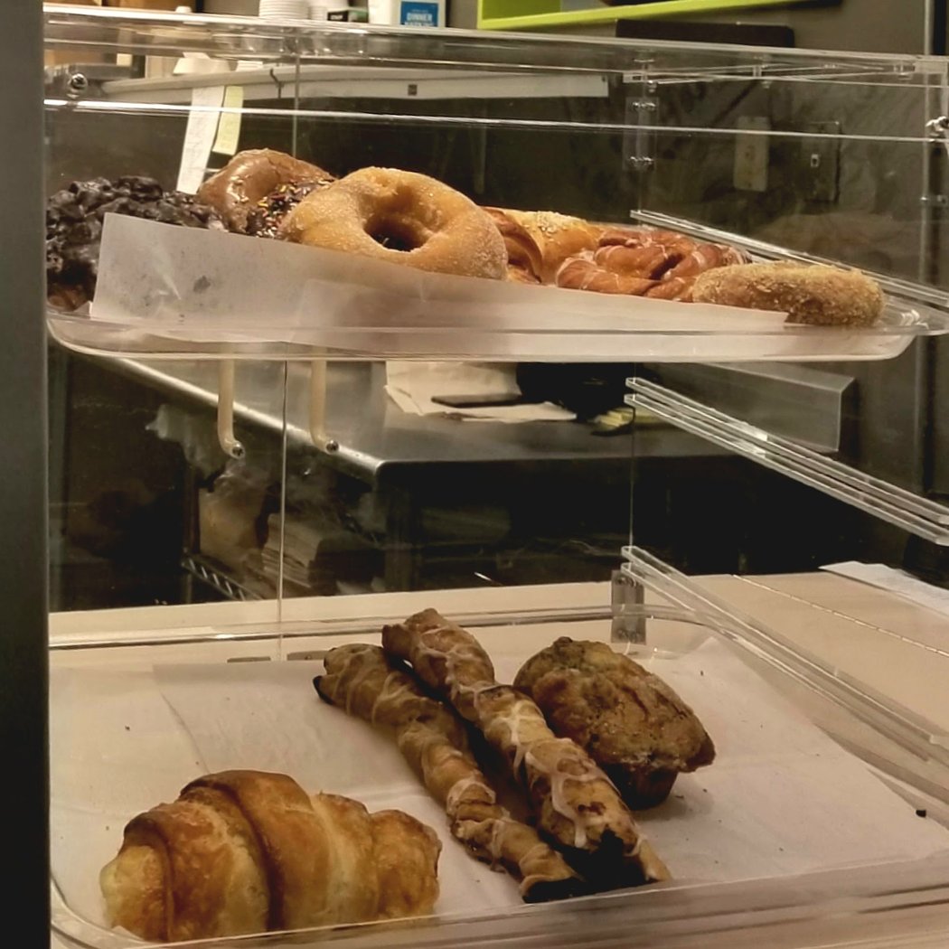 Le Petit Cafe 1