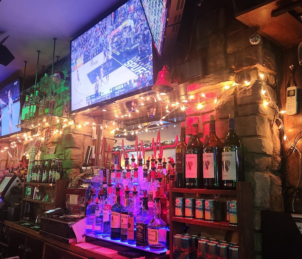 Recovery Room Bar & Grill 3