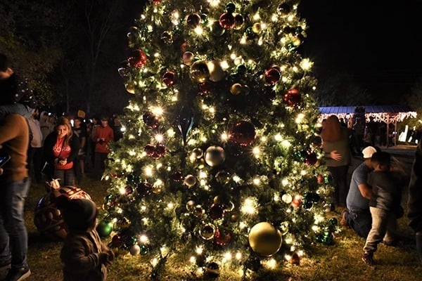 Bastrop's annual Tree Lighting 1