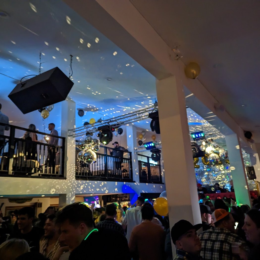 Slopes Bar, Restaurant & Billiards 1