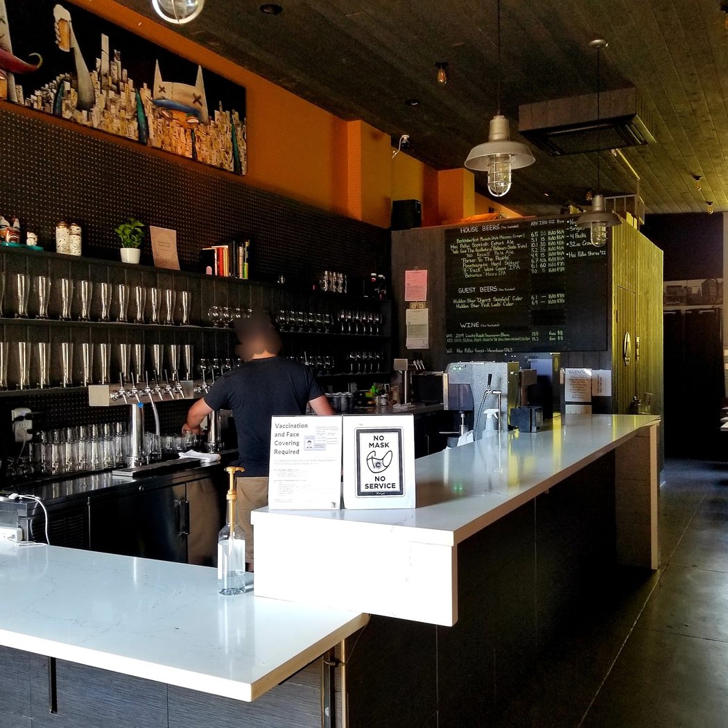 Hoi Polloi Brewing Taproom and Beat Lounge 2
