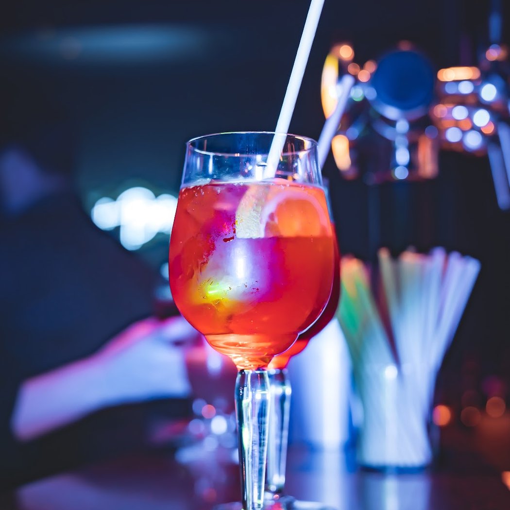 Le Hit Bar - Afterwork, ambiance festive et moments inoubliables 1