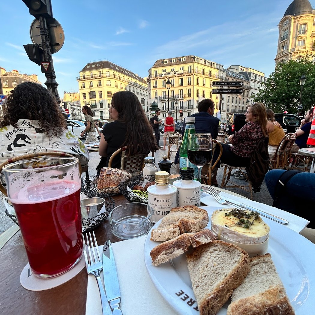 LE PETIT POUCET - PARIS 1