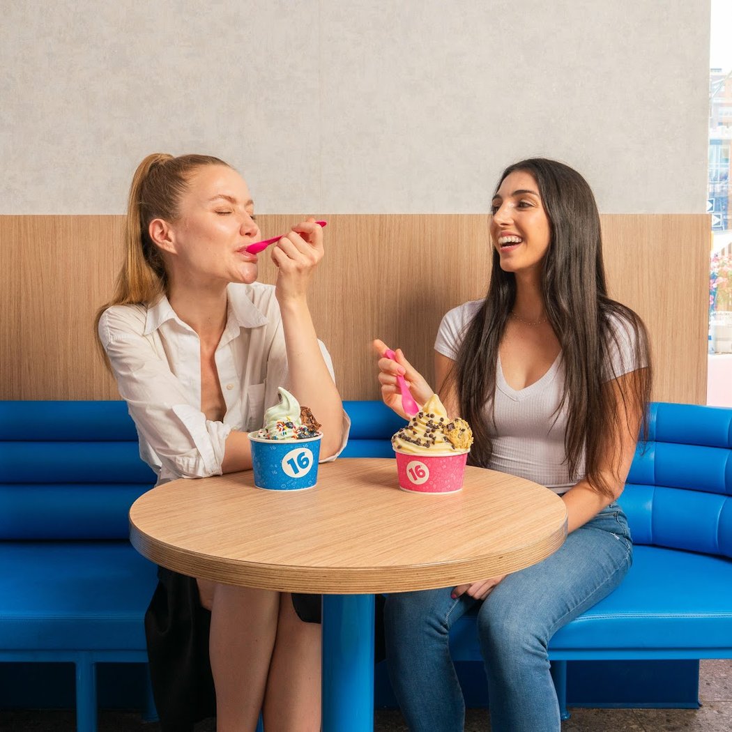 16 Handles 2