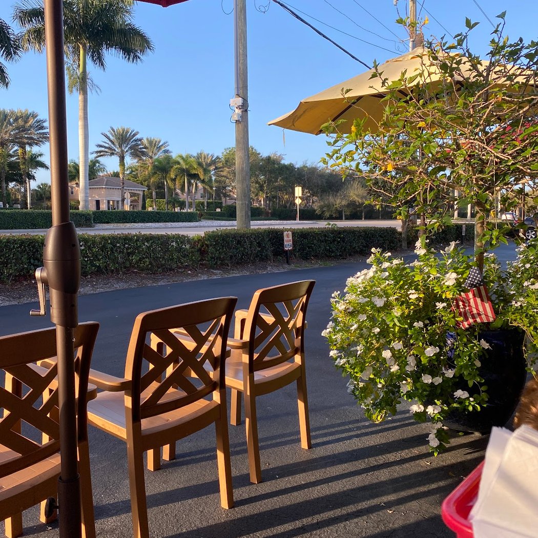 Dolly's Produce Patch and Eatery 2
