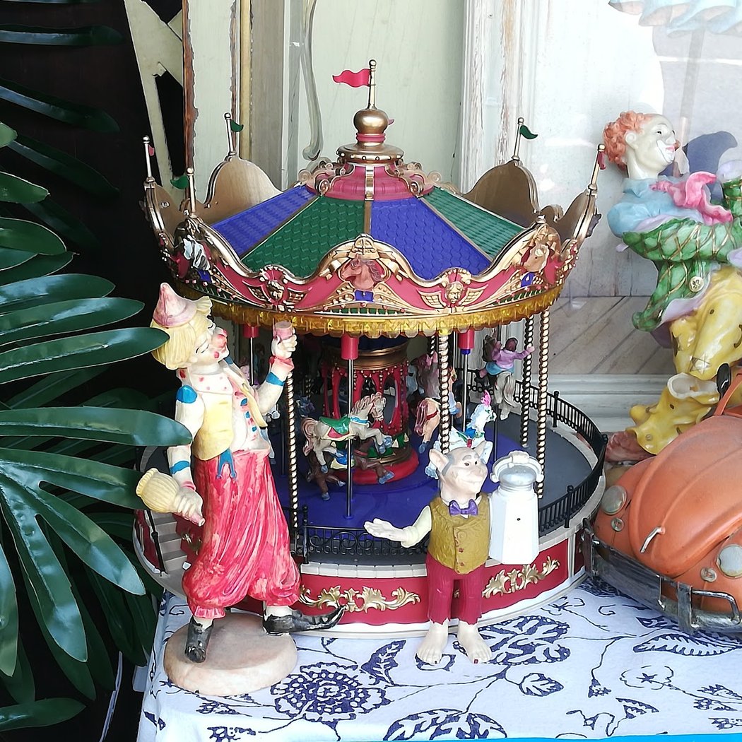 G & N Collectors Den 3