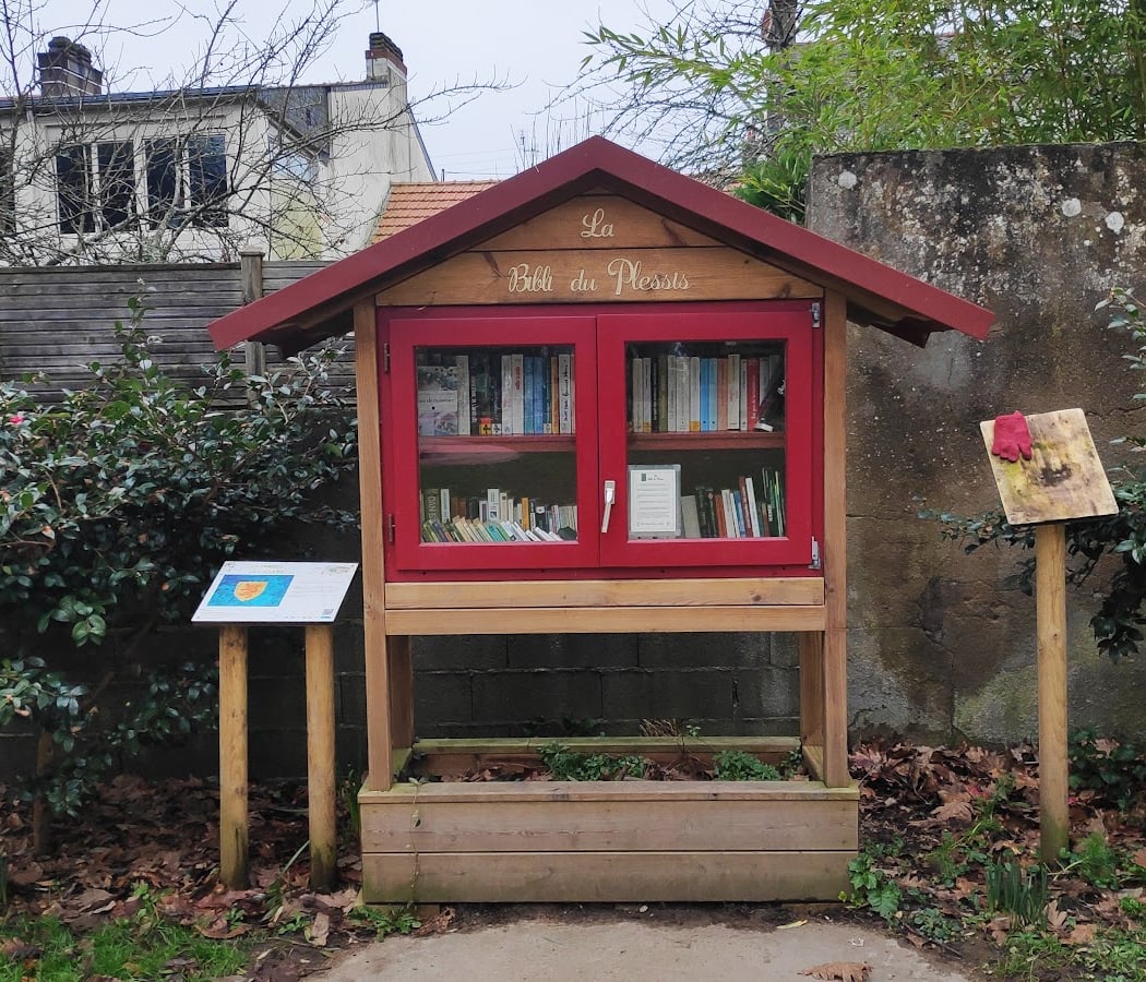 La bibli du Plessis (Boîte à livre) 1