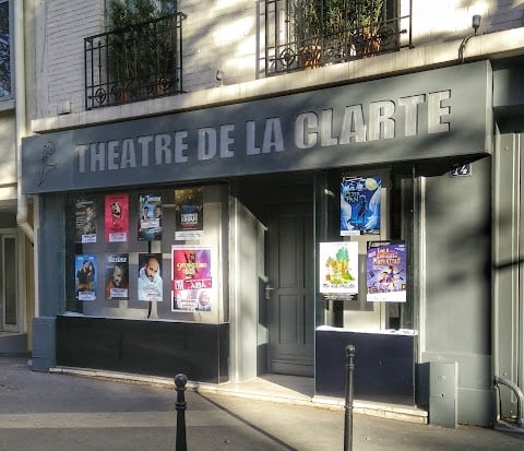 CONSTANCE dans son spectacle « INCONSTANCE » 2