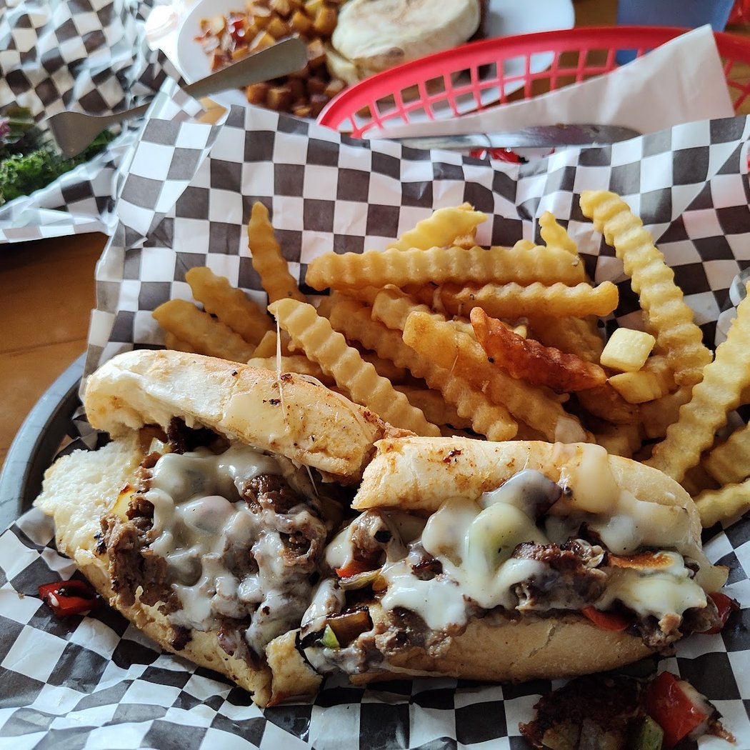 Drae's Lake Route Eatery 4