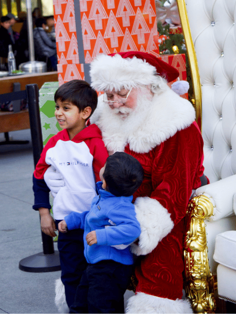 Visits with Santa at the Square 2