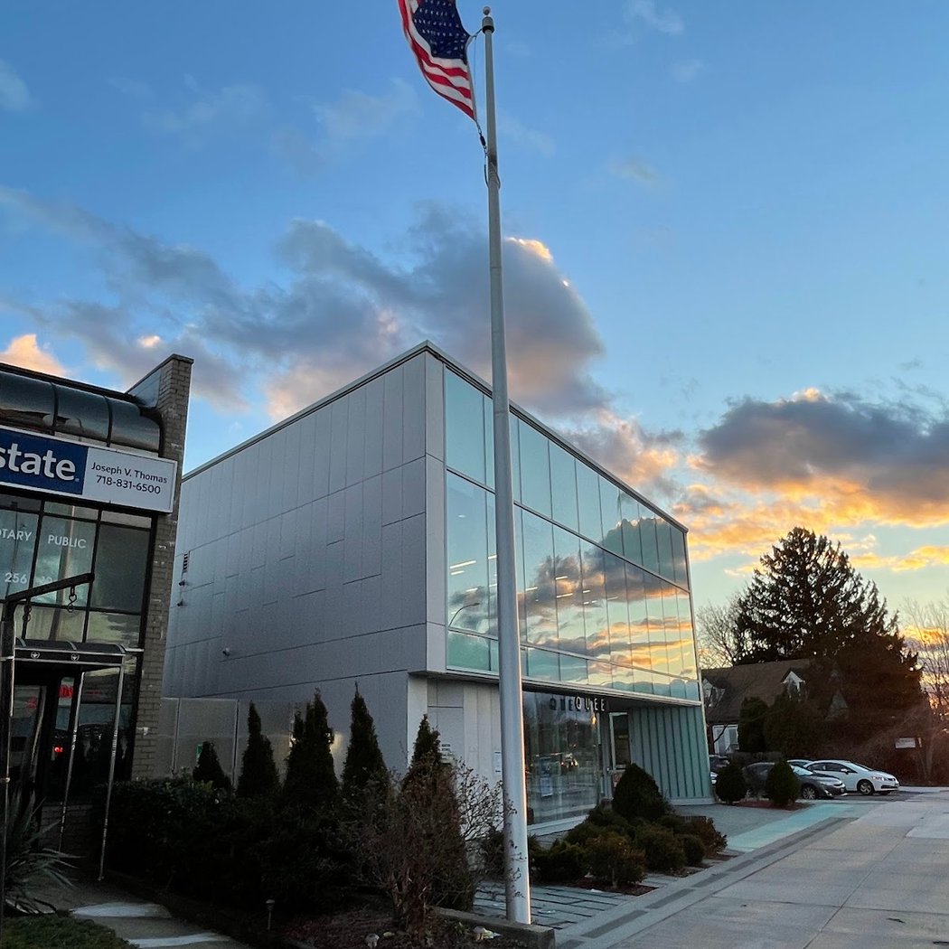 Queens Public Library at Glen Oaks 2