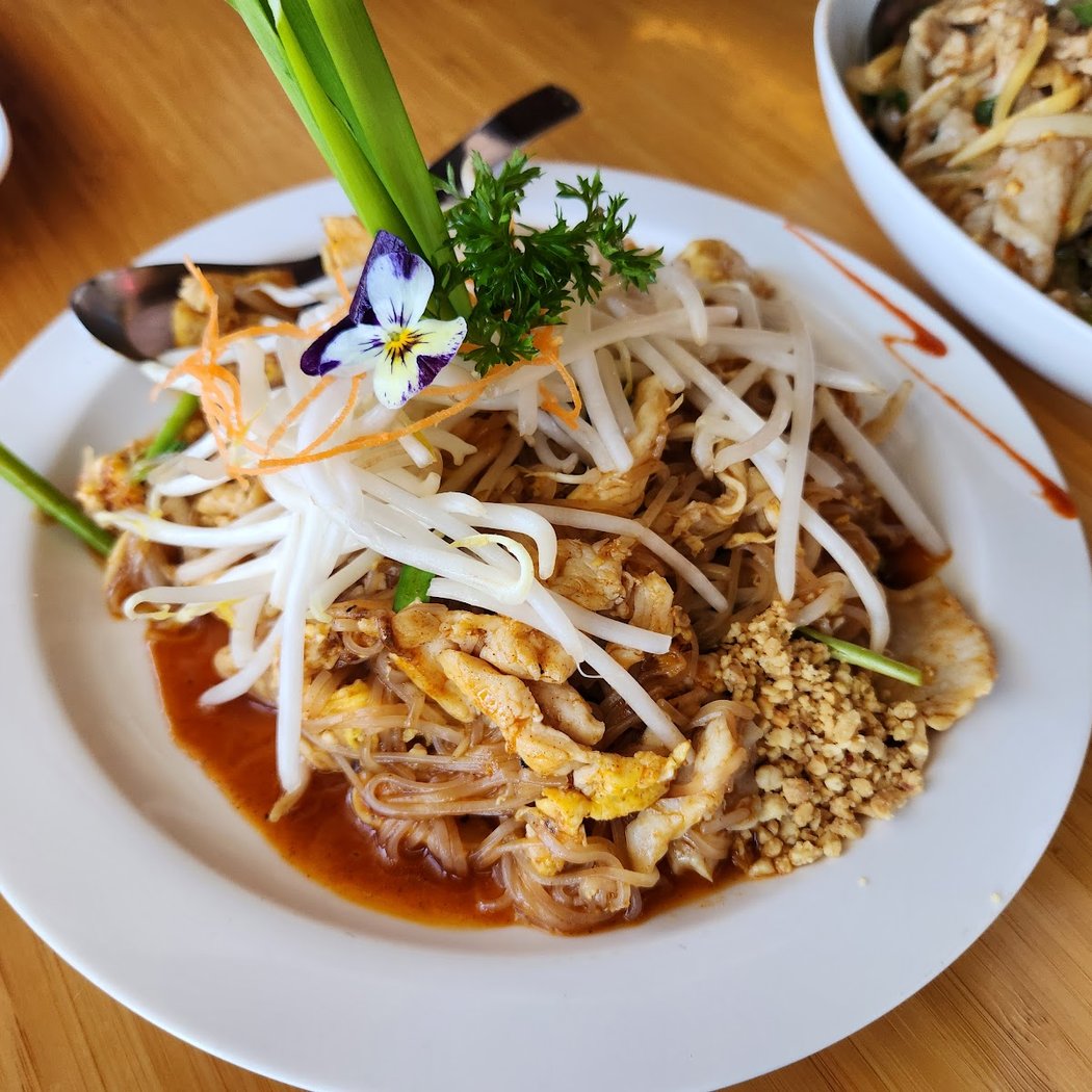 Sweet Basil Thai Cuisine 3
