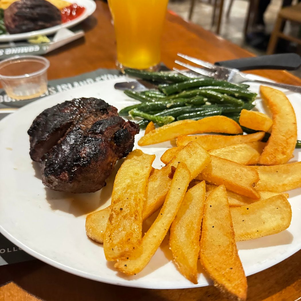 Village Pub & Cafe 3