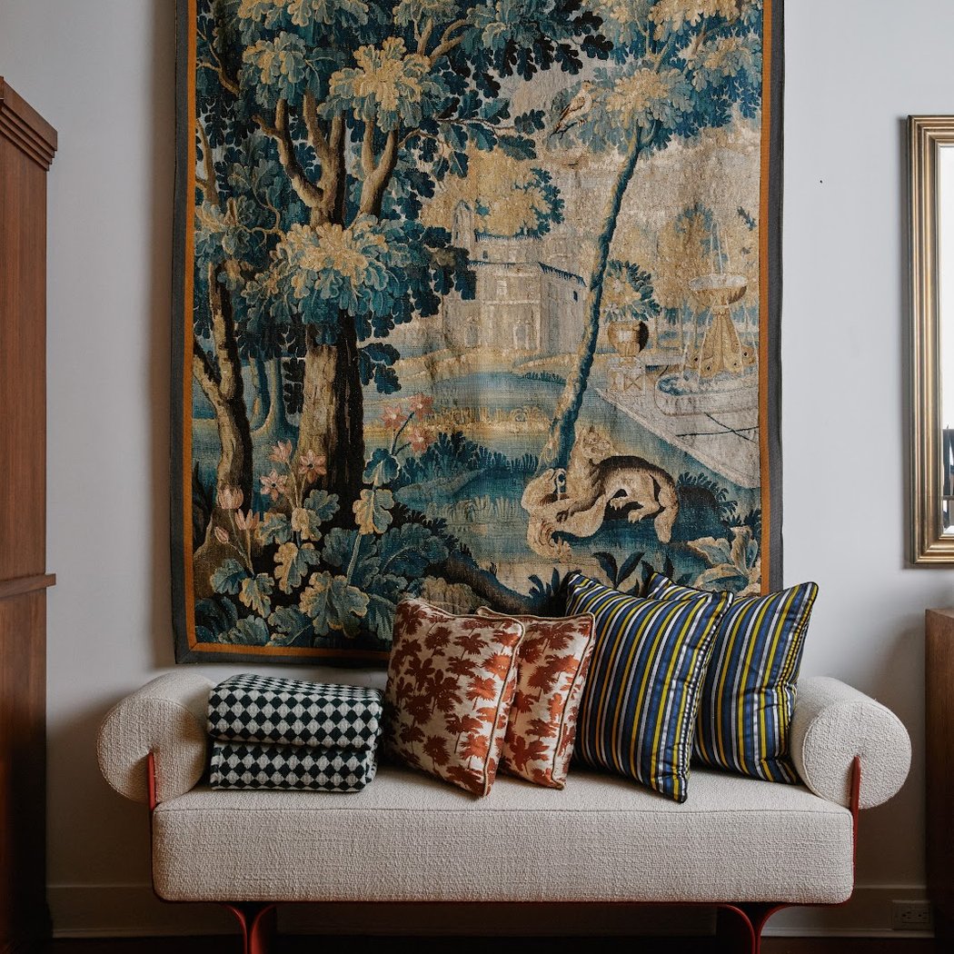 ANTIK Furnishings & Objects 1