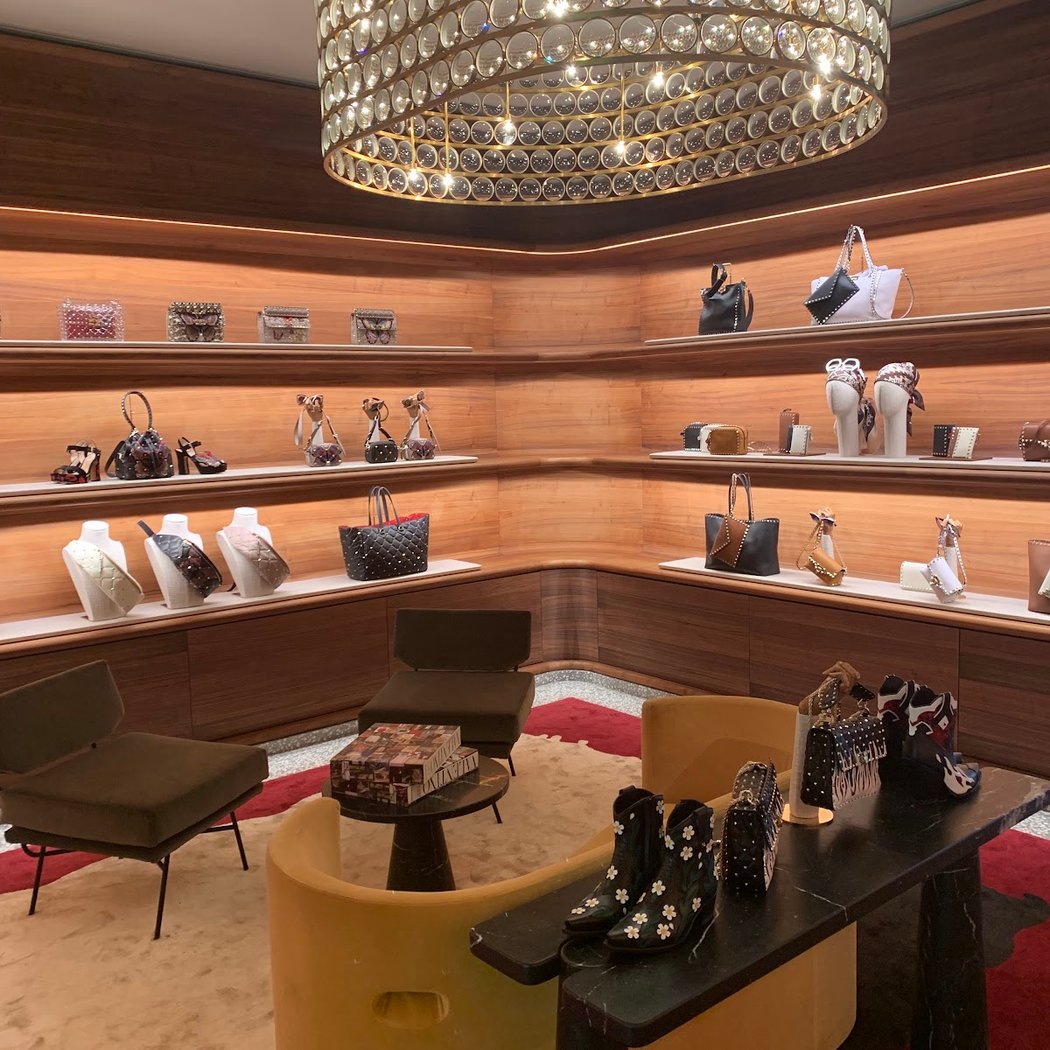 Valentino Paris Avenue Montaigne 1