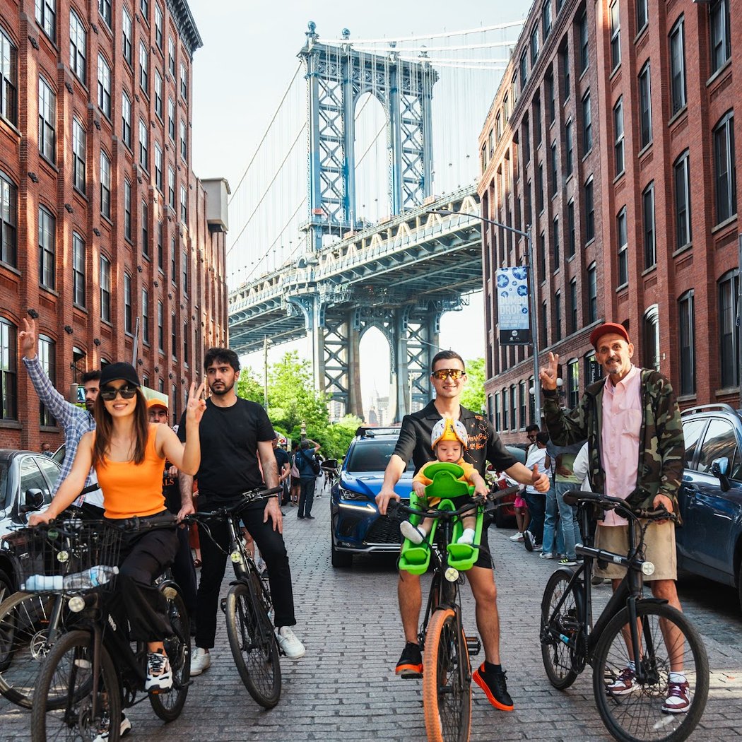 Fancy Apple Bike & Scooter Rentals and Tours at Brooklyn Bridge 1