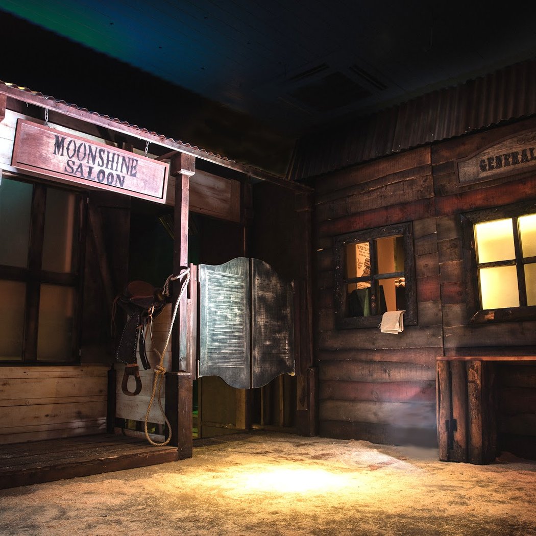 Moonshine Saloon 2