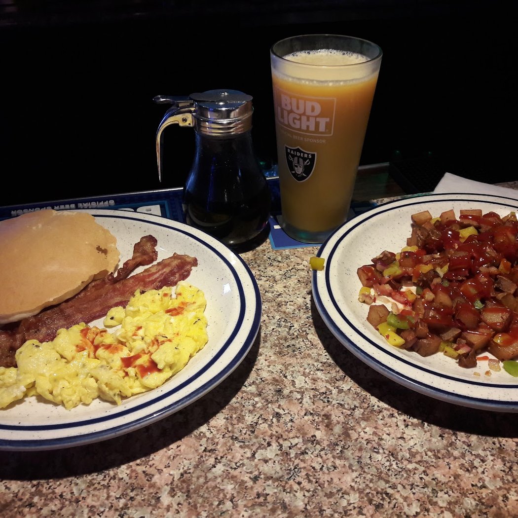 Fog Line Bar and Grill 3