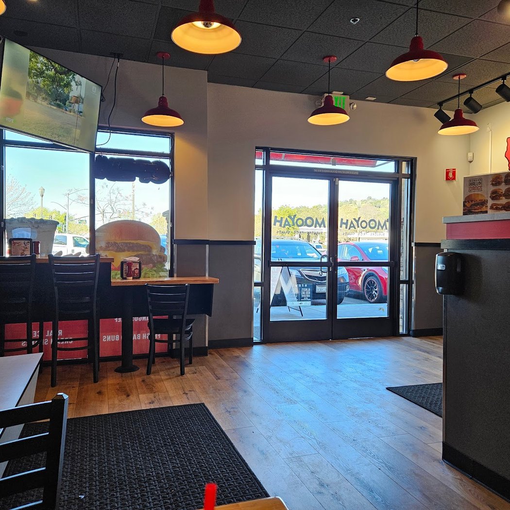 MOOYAH Burgers, Fries & Shakes 2