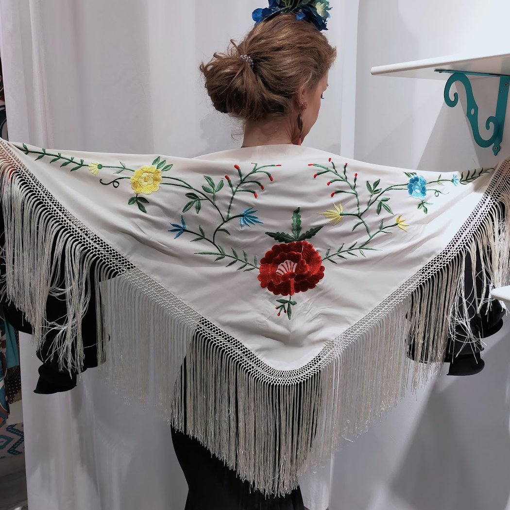 GAGO | Tienda traje de flamenca |Tienda Ropa de Mujer Triana |Moda y complementos flamenca 3