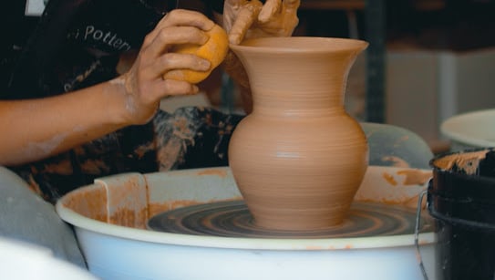 Aroma & Clay Candle Studio 3