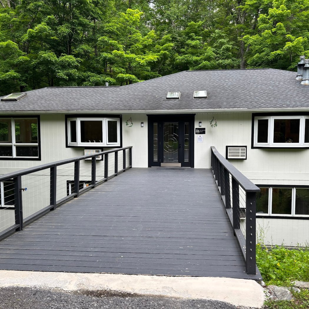 The Harlow House 2
