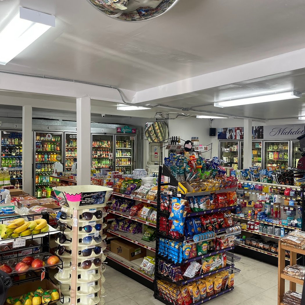 UC FOOD & LIQUOR 1