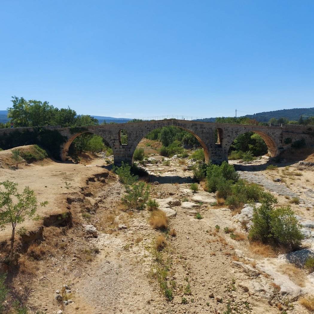 Pont Julien 3
