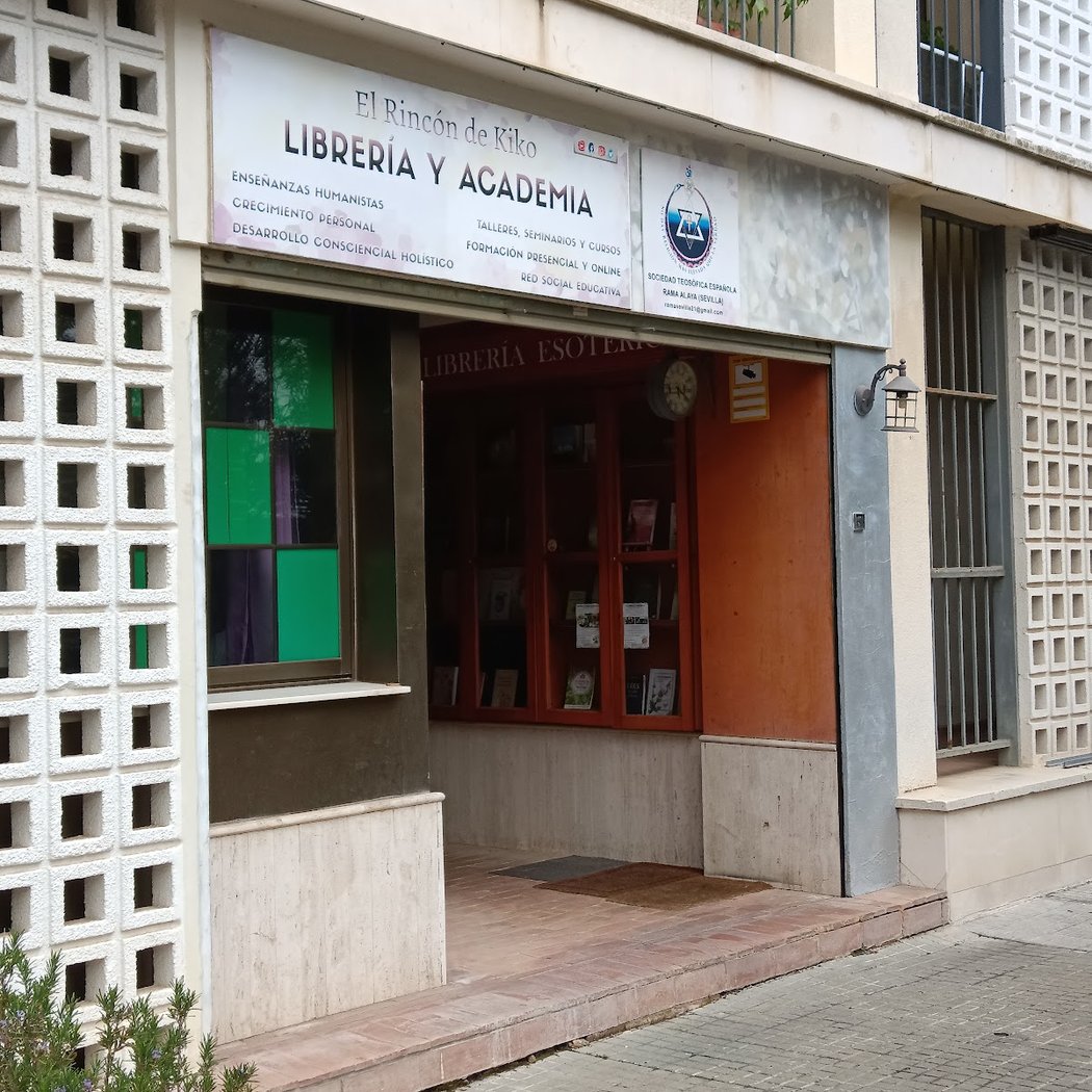 El Rincón de Kiko, Academia y Librería 3