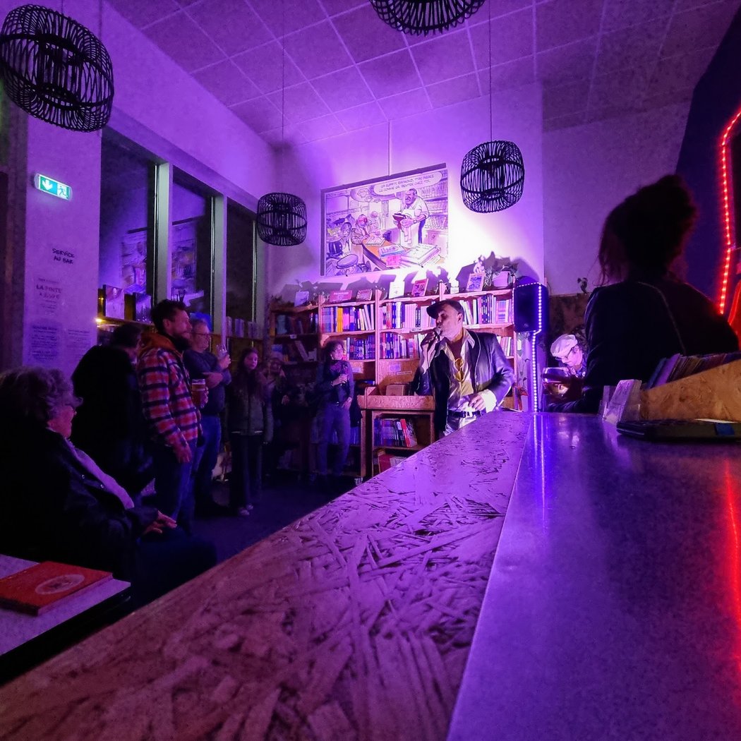 Chez Rouquemoute, le bar de la maison d'édition 2