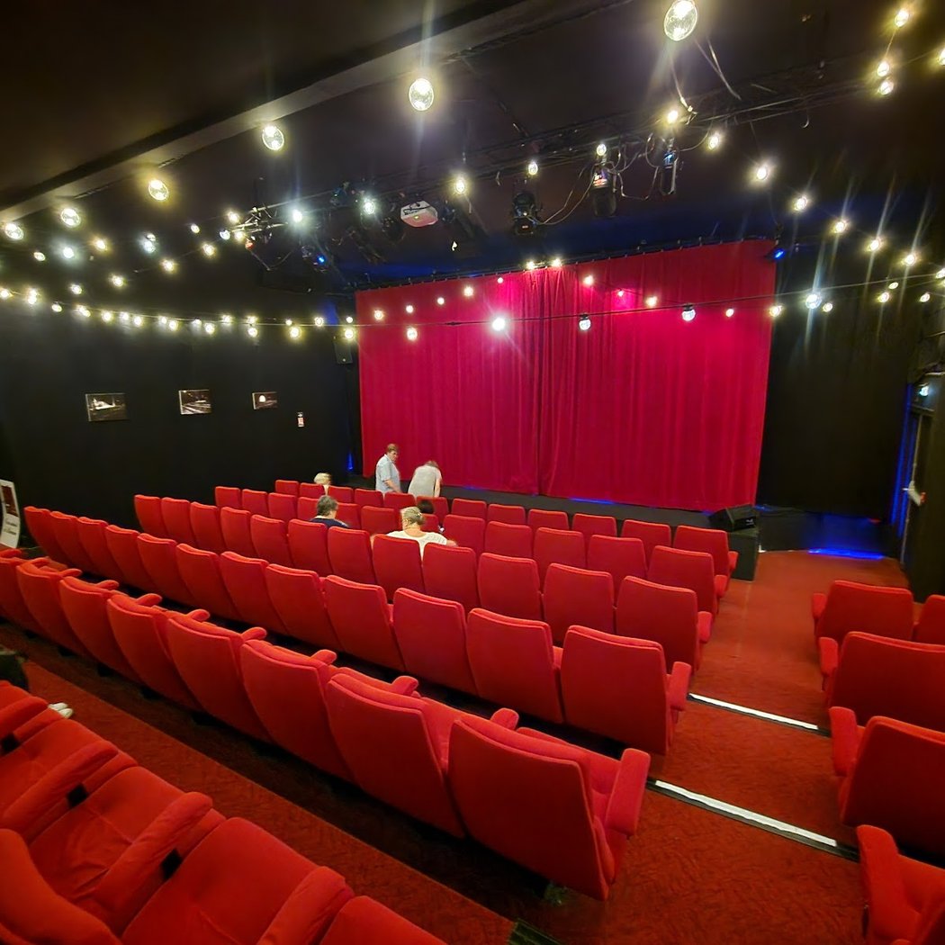 Le Théâtre à Moustaches 1