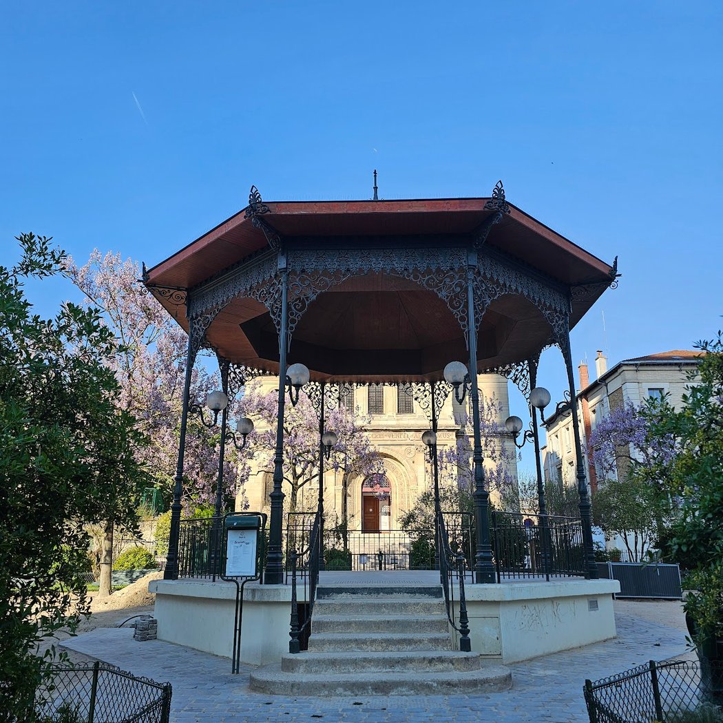 Square Serge Reggiani 1